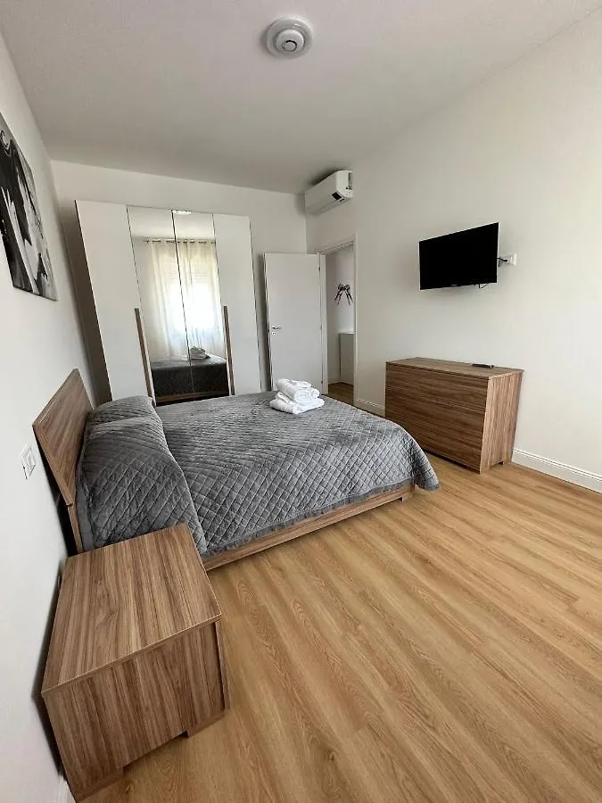 La Finestra Sul Duomo Apartment Pavia 0*,